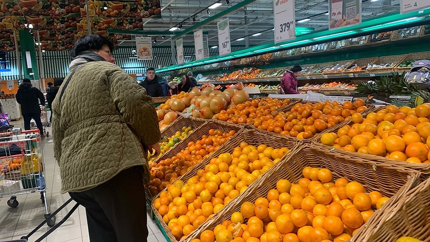 Главная картинка новости: Зелёная Деревянная Змея будет не рада: эти фрукты нельзя ставить на новогодний стол — 2025