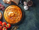 Домашних за уши не оторвёшь: вкусный заливной пирог из фарша, сметаны, майонеза готовить можно и каждый  день. Сметают мгновенно