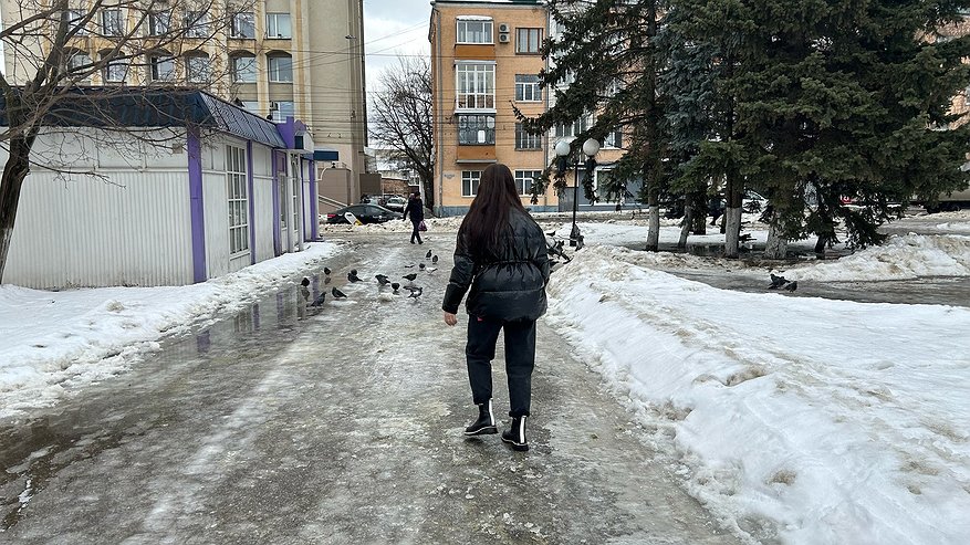 Главная картинка новости: Есть сцепка со льдом: одно недорогое средство — и я хожу по ледяной поверхности как по паркету