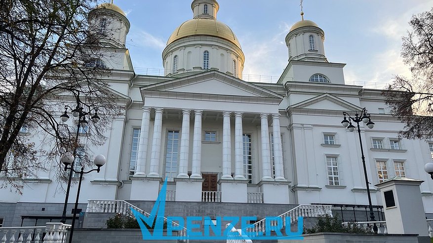 Главная картинка новости: В Пензенском кафедральном Спасском соборе увековечили память  настоятелей