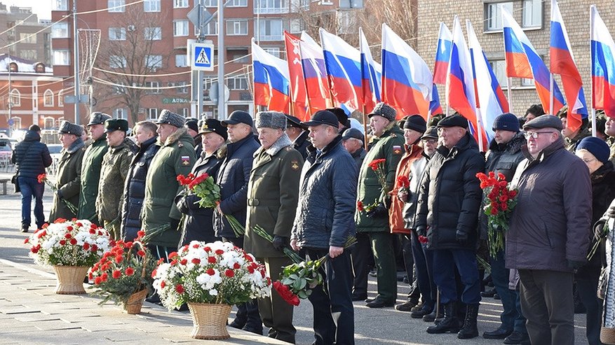 Главная картинка новости: Пензенцы почтили память Героев Отечества