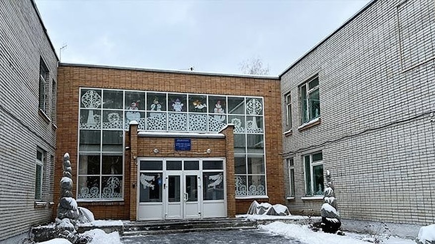 Главная картинка новости: «Закрытие из-за нехватки нянь»: инициативные родители из Заречного отстояли детские сады