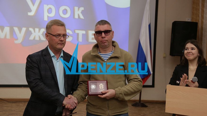 Главная картинка новости: Журналисту из Пензы, принимающему участие в СВО, Антону Хрулёву вручили орден «За мужество и отвагу»