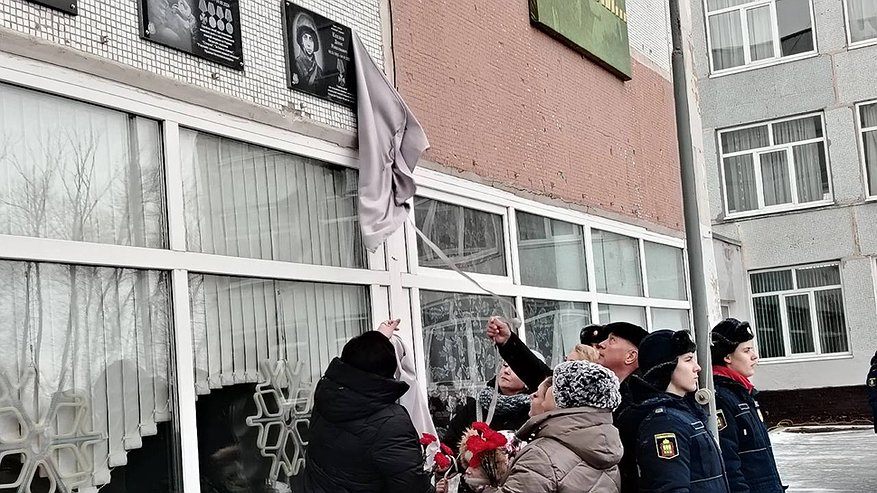 Главная картинка новости: В Мокшане установили памятные доски в честь выпускников, погибших в зоне СВО