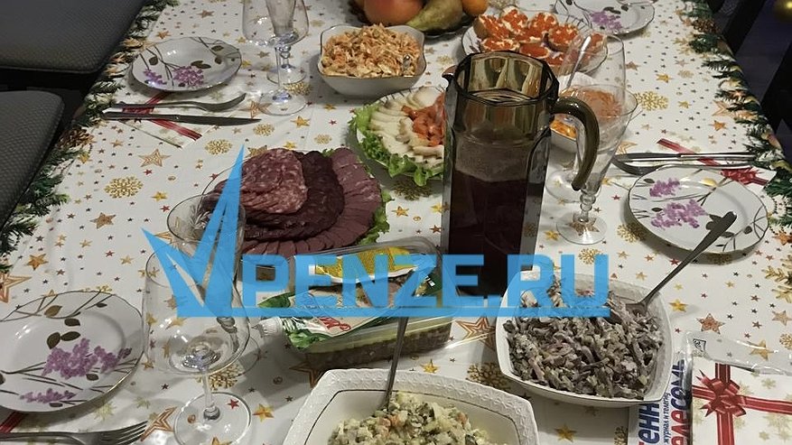 Главная картинка новости: Врачи Пензенской городской поликлиники перечислили запрещенные для детей новогодние блюда
