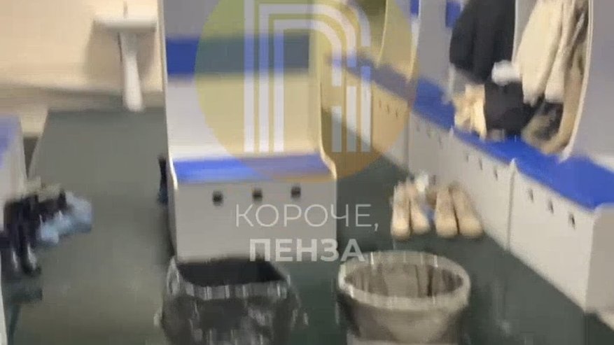 Главная картинка новости: В администрации Пензы назвали причину потопа в ледовом комплексе «Хрустальный»