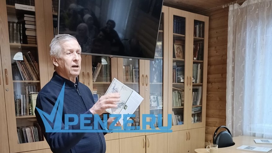 Главная картинка новости: Пензенский краевед-историк представил прихожанам Никольского храма новую книгу об истории Засурской лесной дачи