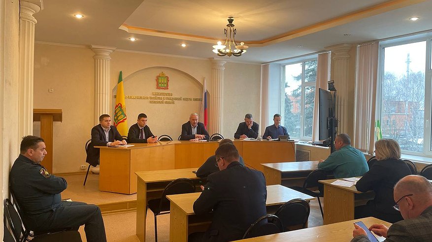 Главная картинка новости: В региональном министерстве ЖКХ и ГЗН обсудили меры безопасности во время крещенских купаний