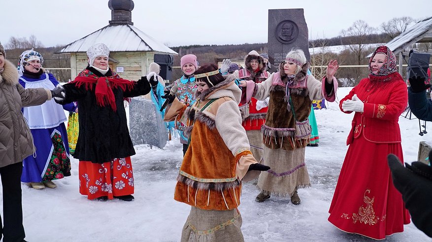 Главная картинка новости: Свыше 100 пензенцев посетили загадочную Долину деревянных идолов и Михайловский редут на фестивале «Путеводная звезда»