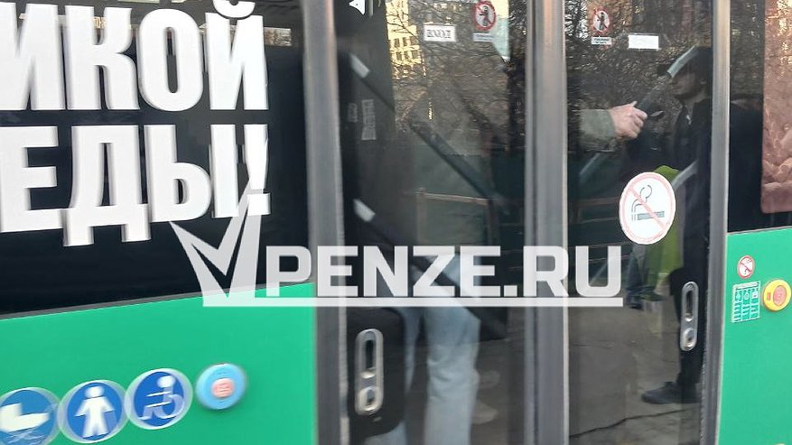 Главная картинка новости: «Люди теряют сознание»: жители Ахун жалуются на переполненный 93 автобус