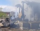 На Барковке загорелись хозпостройки и частный дом