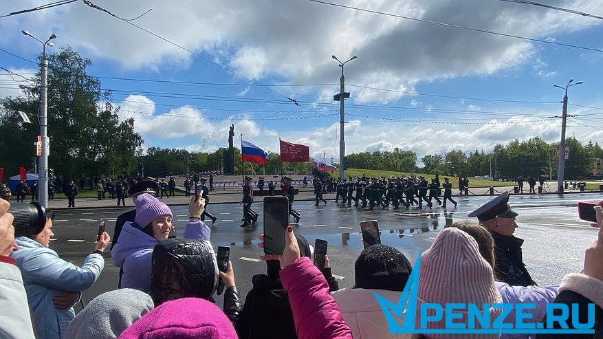 Главная картинка новости: Пензенцы празднуют 80-летие Великой Победы