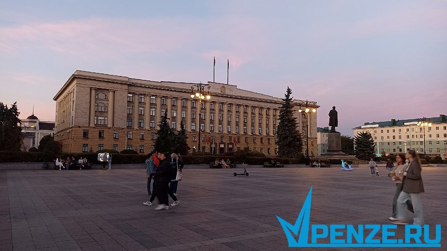 Главная картинка новости: В Пензе прокуратура проводит проверку сведений о порче подростками флага Победы