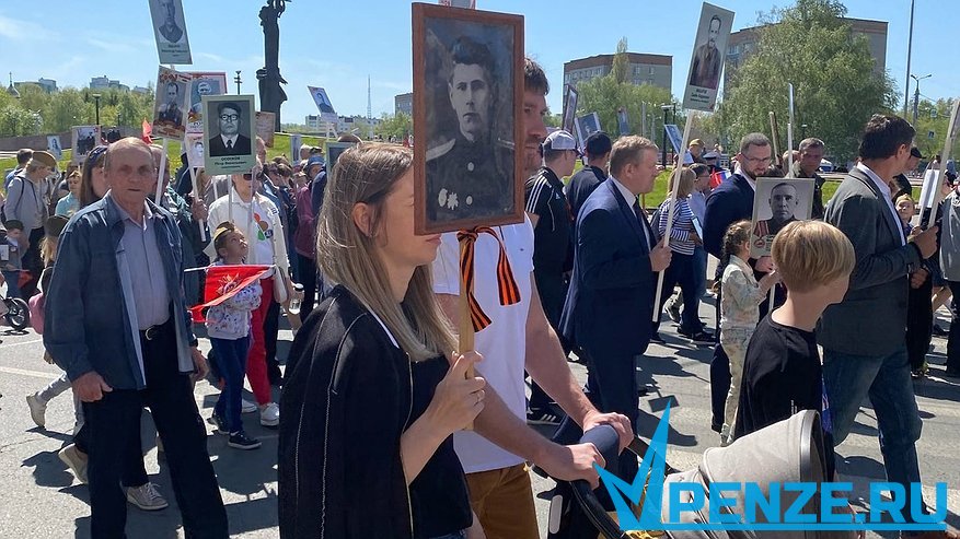 Главная картинка новости: В Пензе к акции «Бессмертный полк» присоединилась Городская детская поликлиника