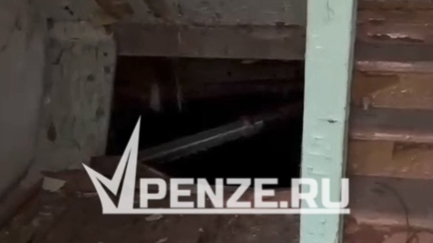 Главная картинка новости: Жительница Монтажного бьет тревогу! В подвале дома по ул. Пригородной,7 - потоп, вода вот-вот затопит детскую площадку