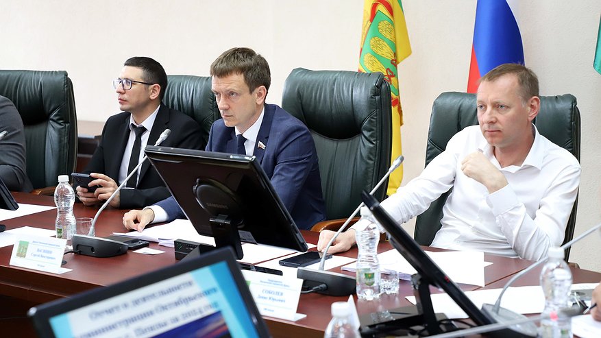 Главная картинка новости: После критики в адрес муниципальной компании в Пензе решили внести изменения в Правила этики депутата