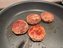 Подсмотрела рецепт "необычно вкусных" котлет, у знаменитого повара, и теперь родные просят готовить только так: хитрость в пропорции