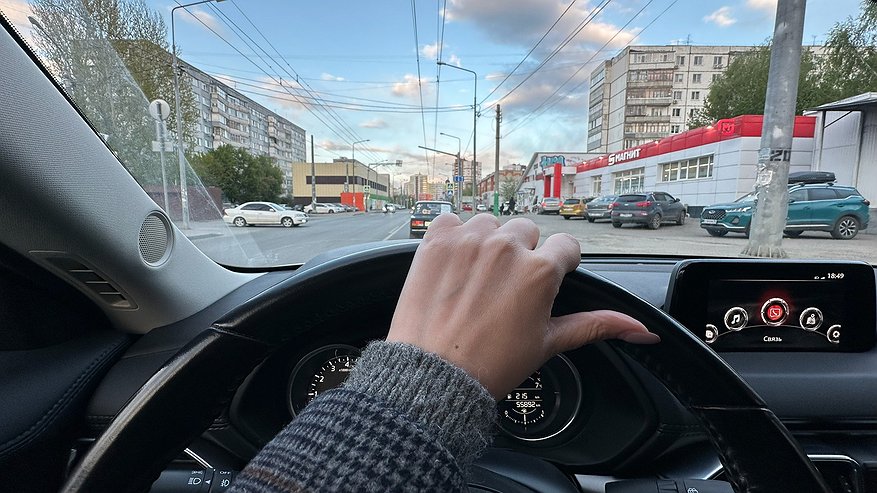 Главная картинка новости: Водителей с многолетним стажем заставят пересдавать права уже в июне: названы условия
