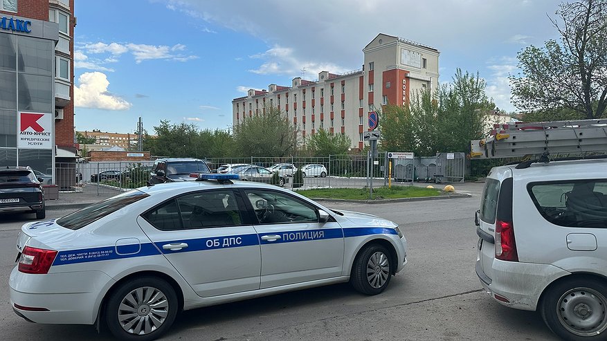 Главная картинка новости: Штраф теперь можно получить, даже не отъезжая от дома. Разобрался и рассказываю, за что сотрудники ГАИ могут «выписать» прямо у подъезда