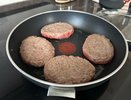 Кладу 2 ложки в фарш, и котлеты становятся сочными и нежными: кулинарная хитрость от шефов