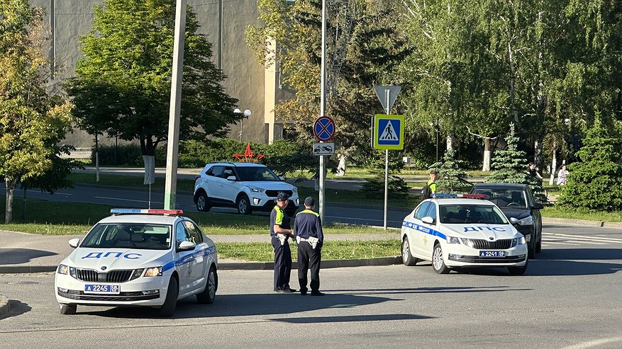 Главная картинка новости: Уже с 1 июня - новое правило вводится для всех, кто водит автомобиль. Теперь полный запрет