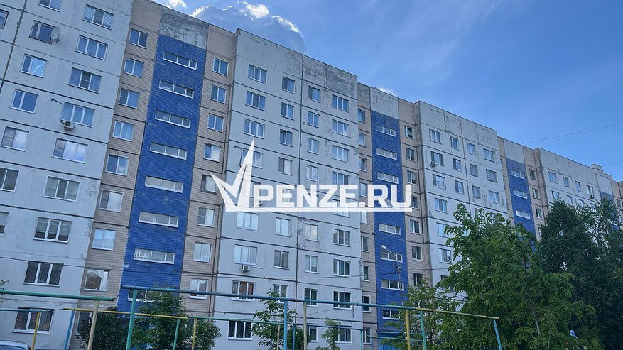 Главная картинка новости: В Никольске из окна второго этажа многоэтажки выпала 43-летняя женщина
