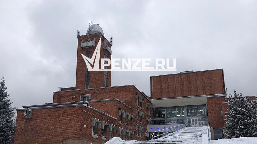Главная картинка новости: Остались лишь арматура и гравий: пензенцы просят починить лестницу, ведущую к Дому пионеров