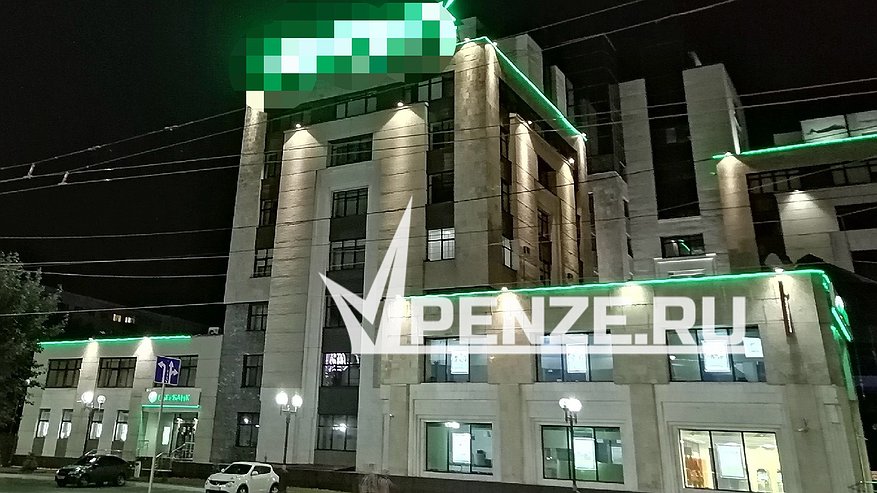 Главная картинка новости: Здание известного банка на улице Суворова выставили на продажу по привлекательной цене