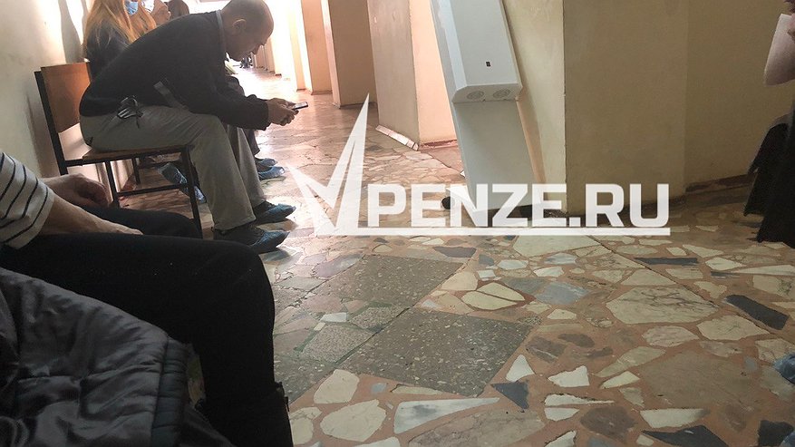 Главная картинка новости: Пензенцы два месяца страдают из-за сломавшегося лифта в поликлинике на Набережной реки Мойки