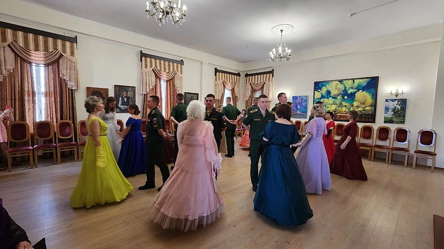 Главная картинка новости: В Пензенском литературном музее прошел Пушкинский бал