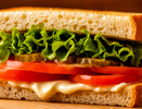 Три продукта на тёрку — и сытная намазка на булку уже на столе: вкуснее омлета и хлопьев на завтрак
