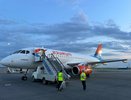 За туристами в такой обуви пристально следят в самолете: стюардесса рассказала, зачем их заносят в секретный список