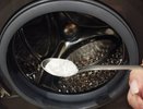 Не белизну и не соду: в стиралку кроме порошка сыплю пол-ложечки — полотенца белоснежные даже в жёсткой воде