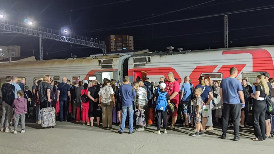 Главная картинка новости: "Будьте начеку": бывалый проводник рассказал, как пассажиры ухитряются тащить чужие вещи и имущество поезда