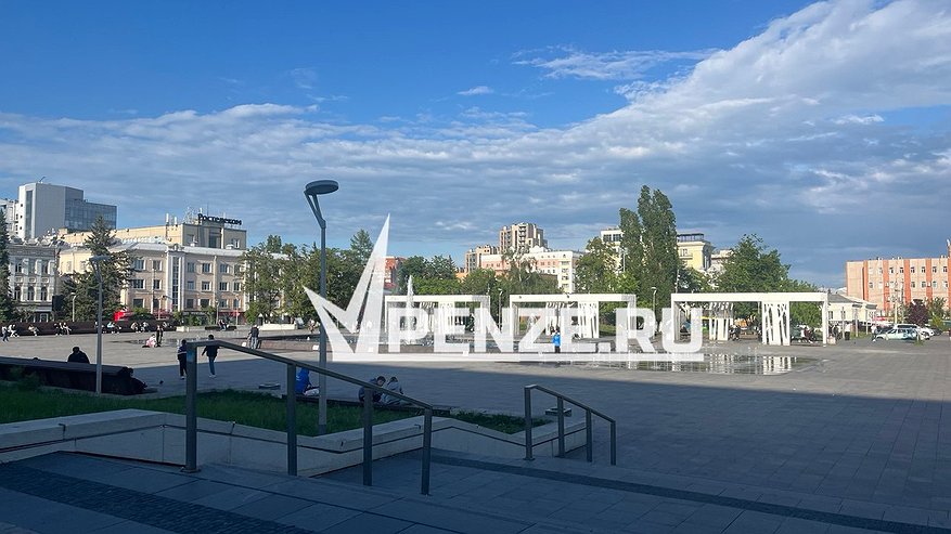 Главная картинка новости: Фонтан на Московской благополучно освободили от ограждения