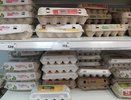 Подруга с птицефабрики строго настрого запретила покупать такие яйца  в "супермаркетах" - и рассказала куда нужно смотреть