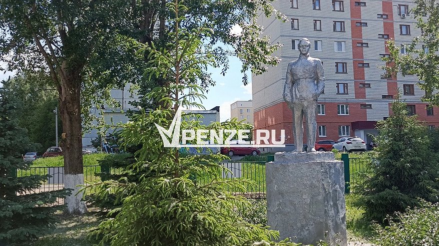 Главная картинка новости: Уникальный памятник Ленину в Терновке. Многие пензенцы даже не знают о его существовании