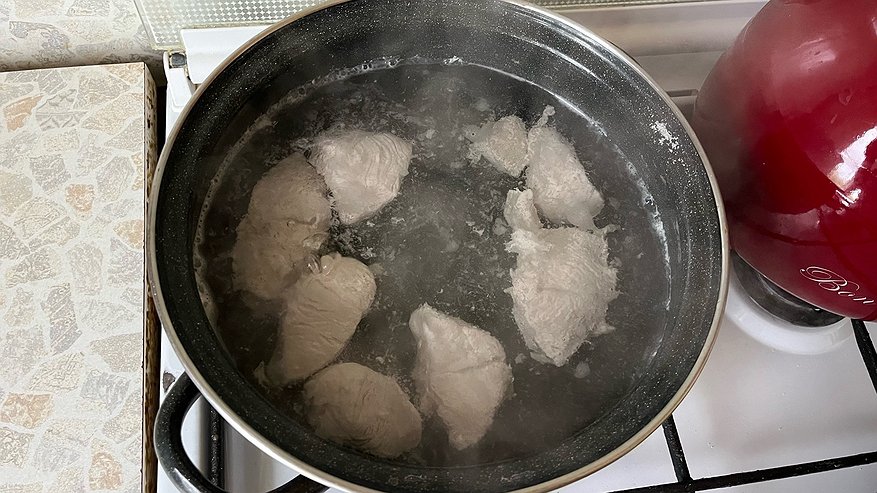 Главная картинка новости: Просто сделайте так с мясом — и ваш суп станет самым вкусным блюдом: 1 простой трюк от мудрых хозяек