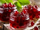 Беру красную смородину и за 10 минут варю вкуснющее желе — такое густое, что из баночки не выпадает