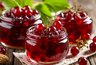 Миниатюра новости: Беру красную смородину и за 10 минут варю вкуснющее желе — такое густое, что из баночки не выпадает