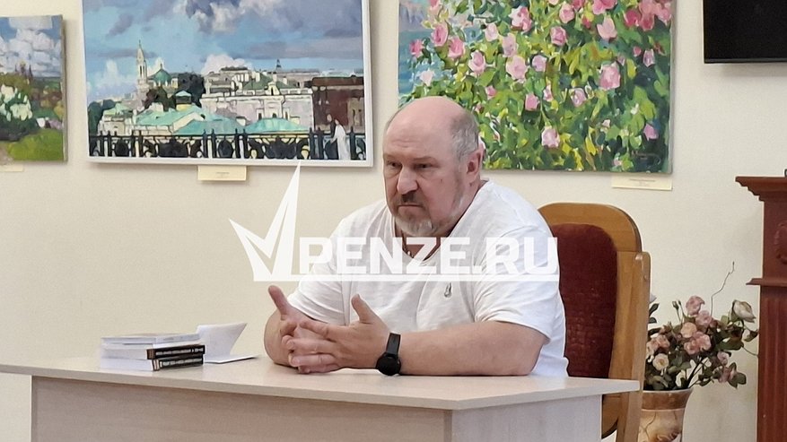 Главная картинка новости: В Пензу, на свою малую родину, приехал человек-легенда, североморский поэт Михаил Зверев