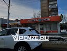 Оскорбительные надписи вместо рекламы: как дети взламывают «бегущую строку» на магазинах, и чем это им грозит