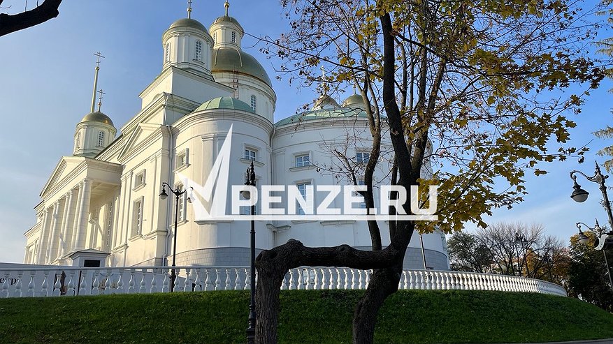 Главная картинка новости: Пензенцев приглашают отметить Медовый Спас в Спасском кафедральном соборе