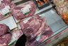 Миниатюра новости: Купил в «Светофоре» красивый кусок мяса, а есть его не смогли. Не воняло, не тухлое — но что-то было не так. Вот, в чём подвох