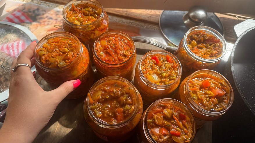 Главная картинка новости: Сделала раз и все 30 лет повторяю: вкуснее лечо из перца и помидоров я еще не пробовала - и нникакой стерилизации
