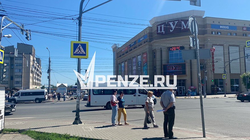 Главная картинка новости: В России предложили штрафовать пешеходов с телефоном и наушниками
