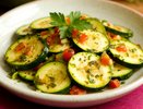 Стоило один раз приготовить такие кабачки — теперь не оторваться: вкуснее, чем мясо, и готовятся за 20 минут