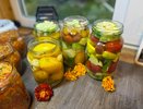 Закатываю по 30 банок каждый год и все равно мало. Подруга из деревни поделилась со мной рецептом сладких маринованных помидор