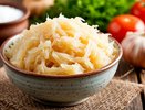 Всего сутки и готово: соседская бабушка научила так квасить капусту - получается хрустящей и вкуснющей