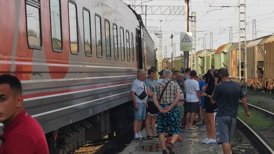 Главная картинка новости: Выкупаю два места в плацкарте на себя: пассажиры в шоке - нашла простой способ сделать путешествие комфортным
